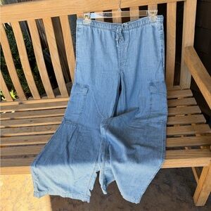 GAP Women’s Wide Leg Cargo Pant, Denim, Size M
